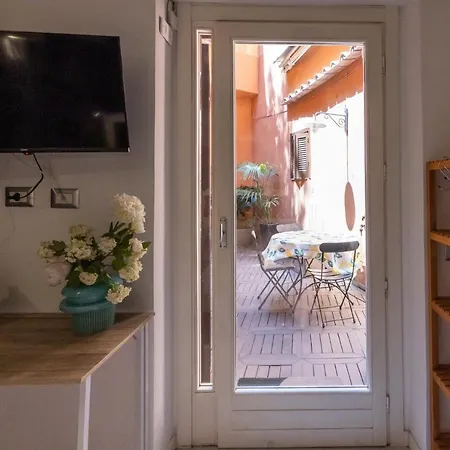 Rione Monti Studio Apt With Private Garden Rome Buitenkant foto